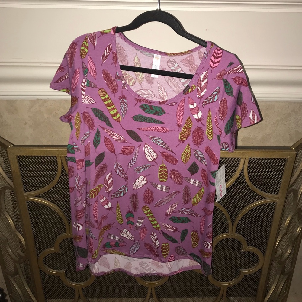 LuLaRoe Feather Classic T BNWT! 💖💜💖